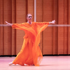 Gabrielle Armenier, eurythmy Brigitte Armenier, piano, Franz Schubert Piano Sonata in G major D. 894, Op. 78 Merkin Hall New York City Eurythmy Eurythmie Art of Movement stage arts Costumes Veils Silk