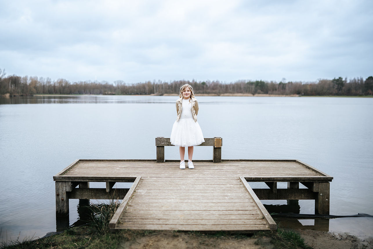 meisje aan het meer, communieshoot