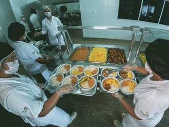 Seades assina contrato com nova empresa para fornecimento de refeições no Restaurante Popular Prato