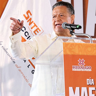 Julio Menchaca reconoce al magisterio y fortalece la educación en Hidalgo
