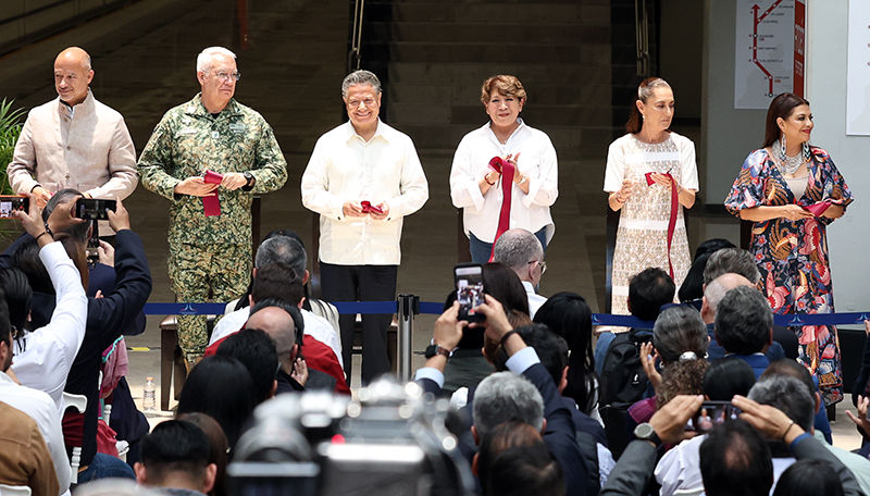 Julio Menchaca acompaña la inauguración del tren Buenavista–AIFA