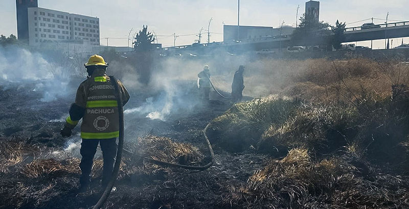 Protección Civil de Pachuca atiende incendio bulevar Colosio.
