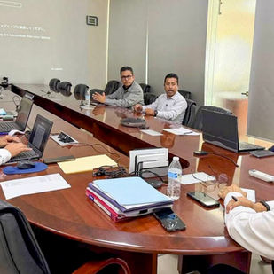 Lalo Medécigo gestiona nuevas luminarias con la CFE