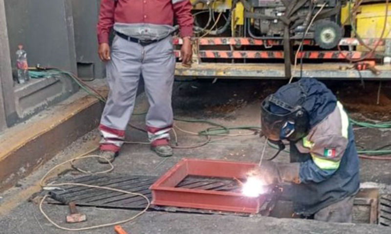 Reparan rejillas dañadas sobre el viaducto Rojo Gómez tras reportes de usuarios