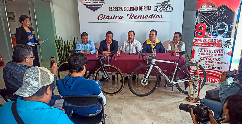 Novena carrera de ciclistas Remedios-Sierra Gorda.