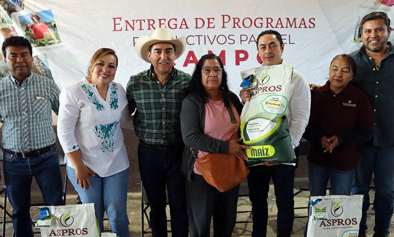 Más de 2.1 mdp impulsan al campo hidalguense con entrega de árboles frutales en Huasca