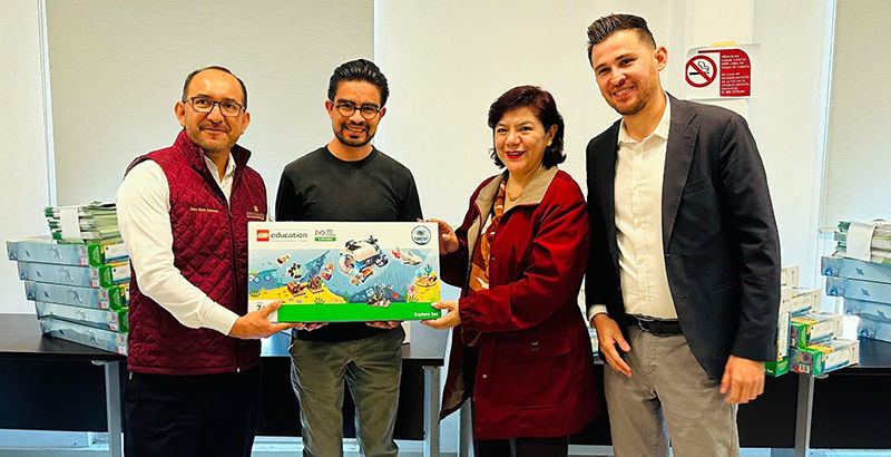 Escuelas de educación básica recibieron materiales educativos.