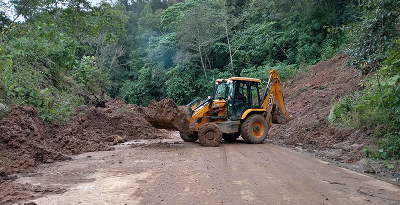 Municipios con afectaciones en caminos la SIPDUS continua trabajando