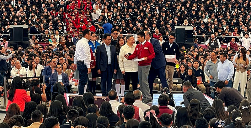 Gobierno de Hidalgo dota a estudiantes de herramientas tecnológicas.