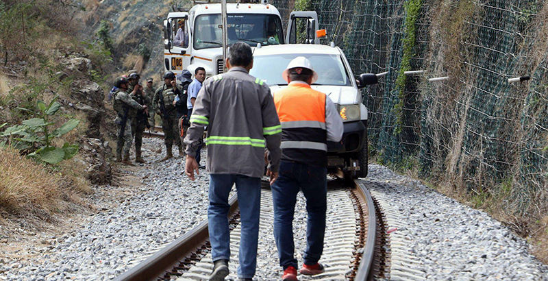 Realiza FGR peritajes donde descarriló Tren del Istmo.
