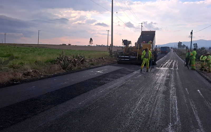 Moderniza SIPDUS vialidad Alcholoya–San Bartolo para impulsar el desarrollo en Acatlán