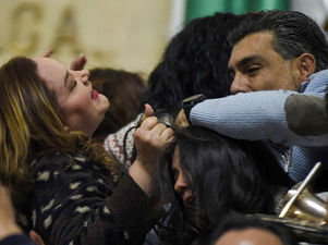 Diputadas del PAN y Morena riñen en el Congreso de CDMX.