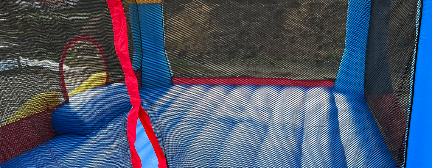 Bunte Hüpfburg Superschloss 20qm mieten für Kinbderfeste und Geburtstage bei Hopp Hopp Events in Bielefeld