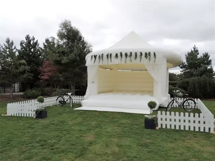 Hochzeitshüpfburg Hochzeit Hüpfburg mieten leihen NRW OWL Bielefeld Gütersloh Herford Spenge Bad Salzuflen Rheda-Wiedenbrück Detmold Lage Löhne Bünde Minden Osnabrück Borgholzhausen