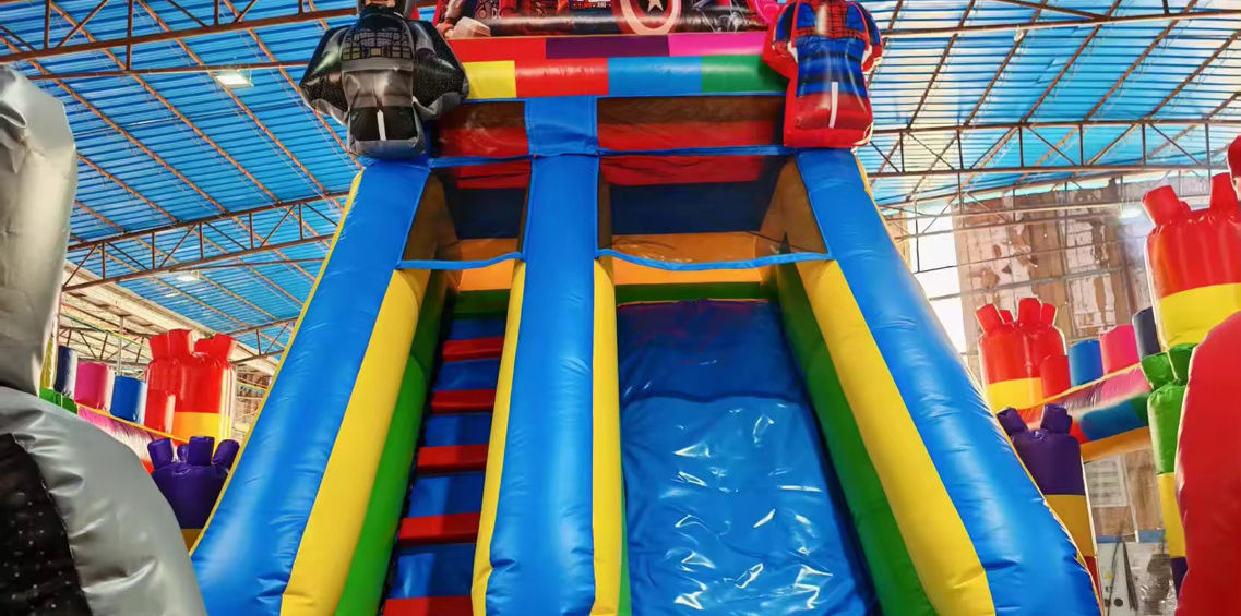 Bunte Hüpfburgen zum Mieten in Bielefeld und Umgebung