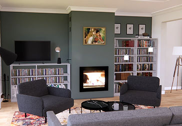 Réalisation d'un salon avec des murs verts