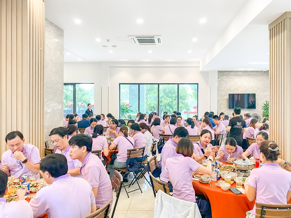 Không gian nhà hàng rộng rãi, phù hợp cho du khách, gia đình và nhóm bạn dùng bữa tại Cần Giờ.