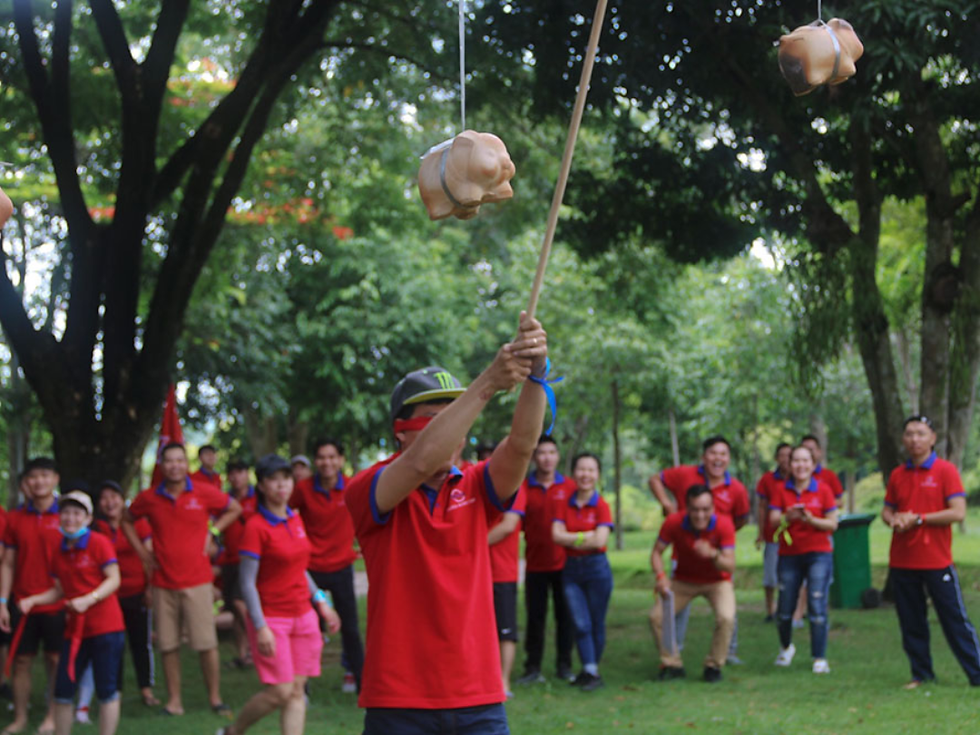 Không gian ngoài trời phù hợp tổ chức hoạt động team building tại Suối Mơ.