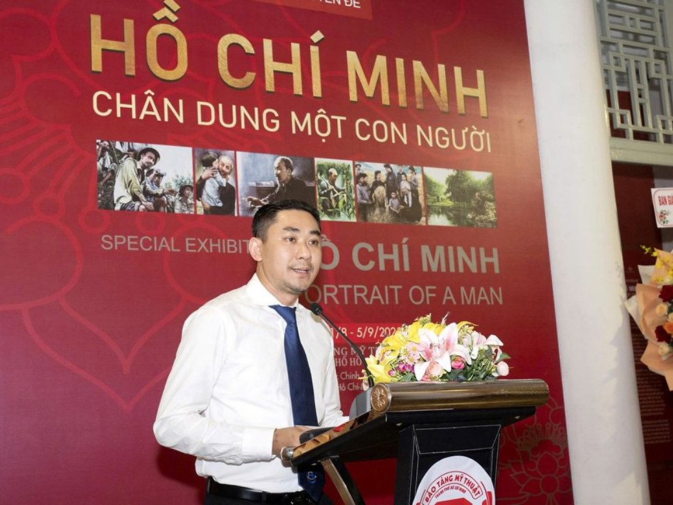 Các tác phẩm về Chủ tịch Hồ Chí Minh trong trưng bày chuyên đề.
