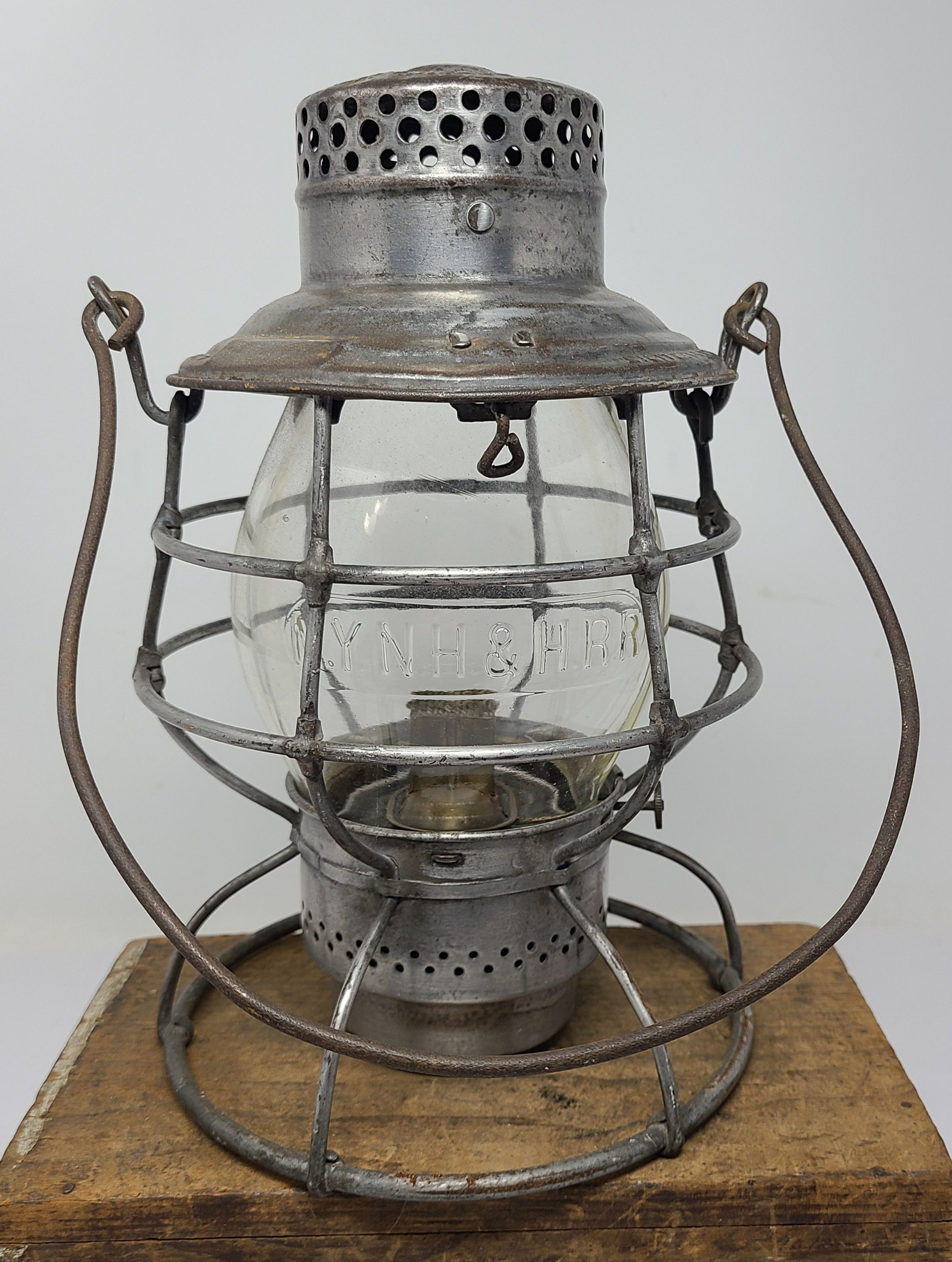 N.Y.N.H. & H.R.R. Adlake Reliable ( cast  globe )