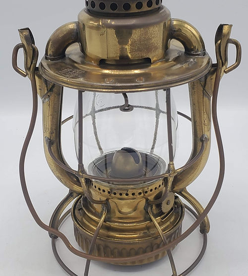 Brass Dietz Vesta 1942 model | theantiquelantern