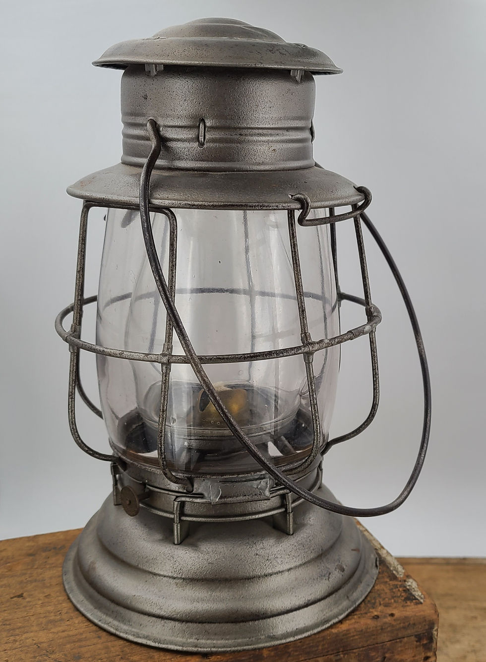 Thumbnail: Nail City Leader lantern  ( dual globe ) 
