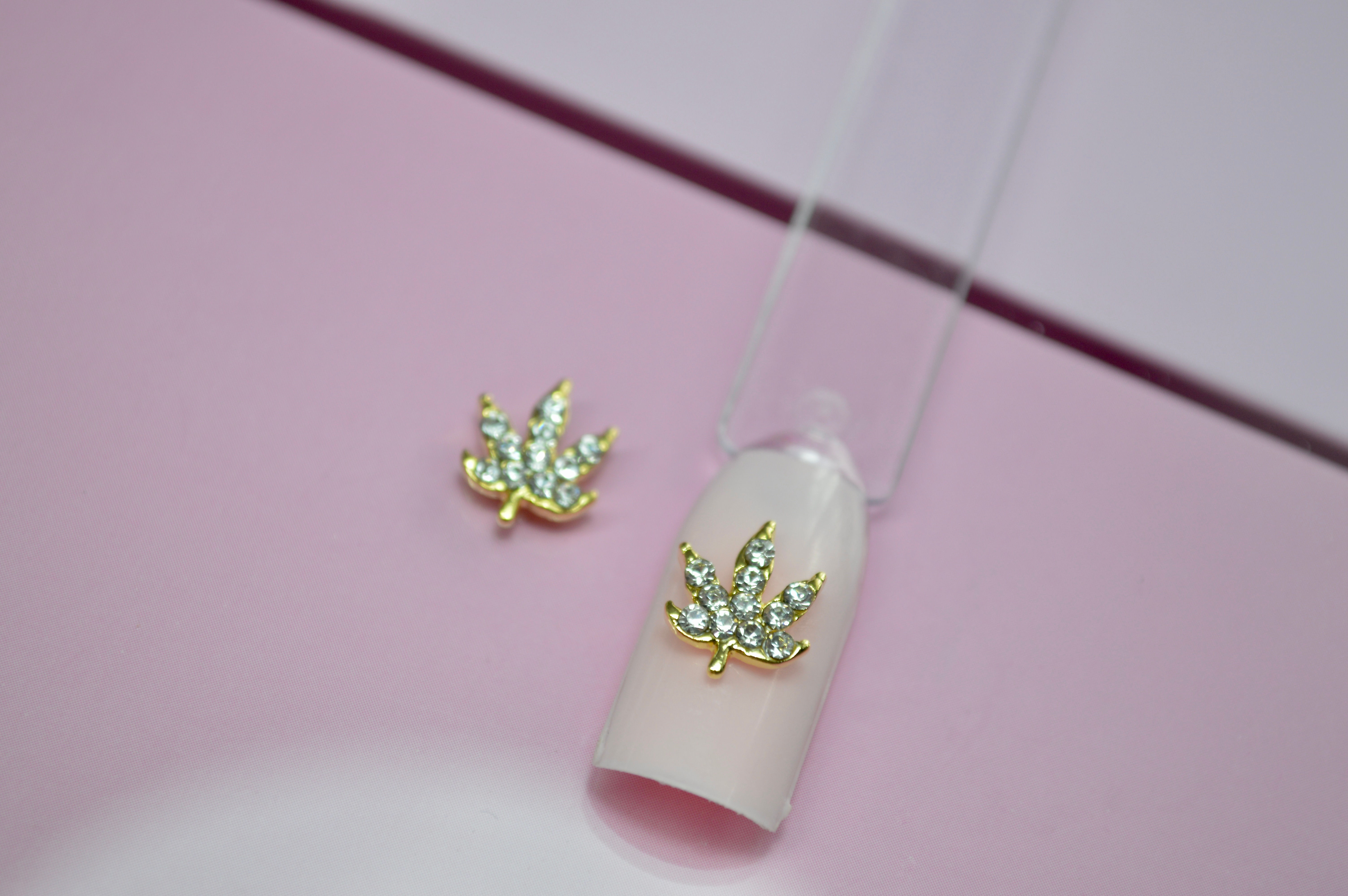 Maple leaf charms (4pc)