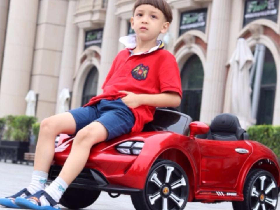 Miniature : Voiture électrique Porsche sport de 1 à 6 ans