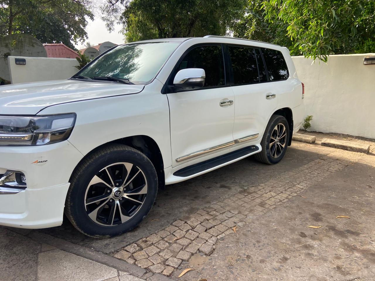 2020 Toyota Land Cruiser VX
