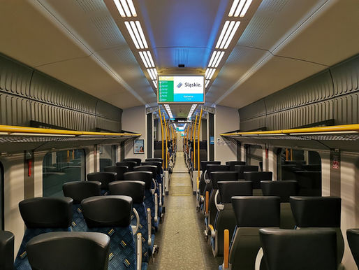 Koleje Śląskie przypominają o zasadach kultury. Koniec z obcinaniem paznokci w pociągu