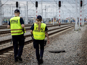 Nastolatkowie obrzucili pociąg kamieniami. Zatrzymano czterech sprawców