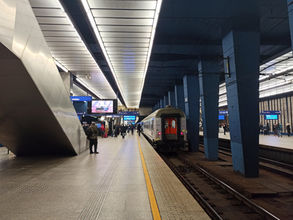 Nowe rozjazdy na dworcu Warszawa Centralna. W listopadzie duże zmiany w ruchu pociągów