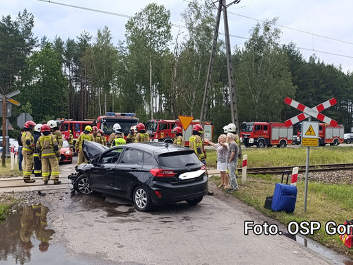 Podlasie: Samochód wjechał pod pociąg PKP Intercity