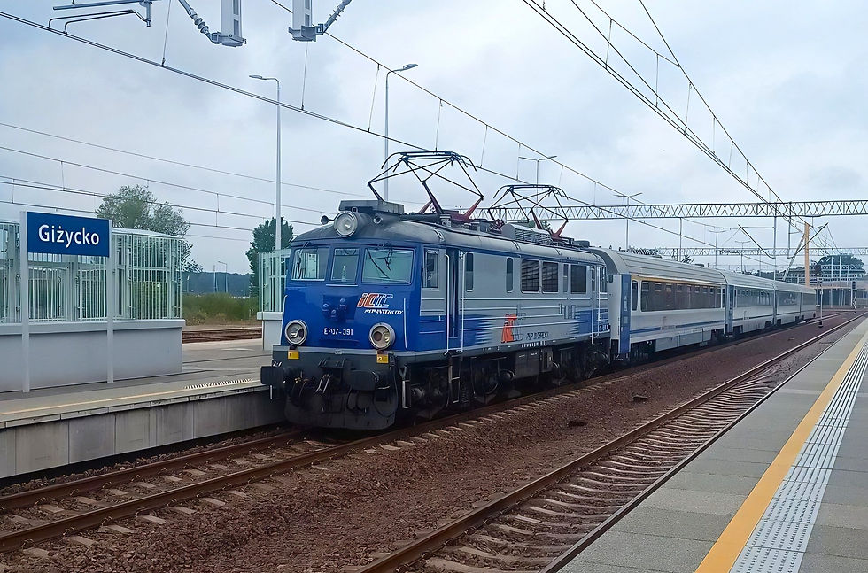 Pociąg PKP Intercity na stacji Giżycko