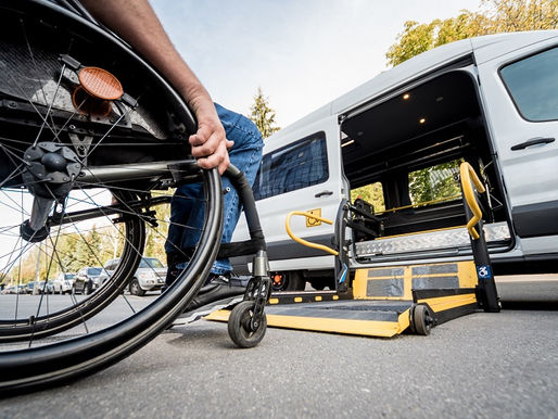 Gmina Brzeg Dolny szuka przewoźnika. Do transportu uczniów niepełnosprawnych