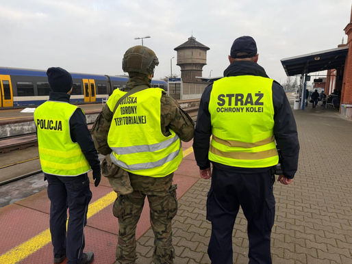 Samotna walizka na dworcu w Żarach zatrzymała pociągi. Ukraińcowi grozi do 8 lat więzienia