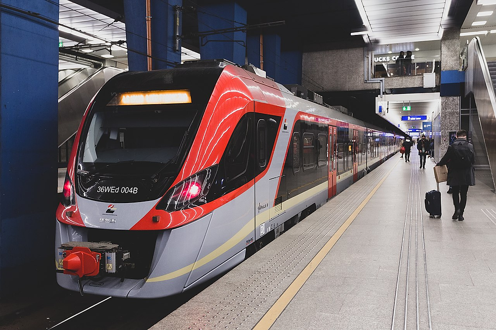 36WEd ŁKA na stacji Warszawa Centralna