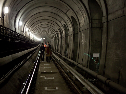 Thames Tunnel: Od inżynieryjnego cudu do kluczowej arterii kolejowej Londynu