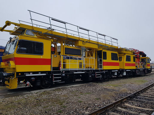 Tajemnicze uszkodzenie trakcji kolejowej na odcinku Dęblin-Puławy: Co tak naprawdę się wydarzyło?