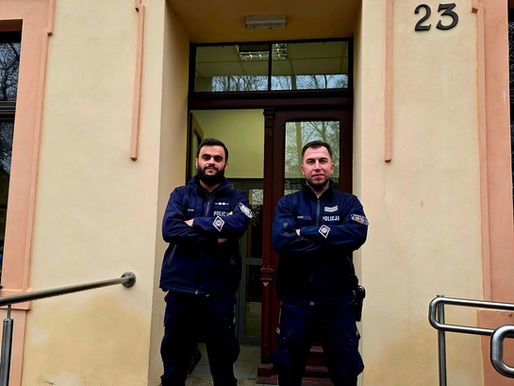 Wołowscy i Lubińscy policjanci pomogli ratować życie kobiety. Eskortowali lekarza do szpitala