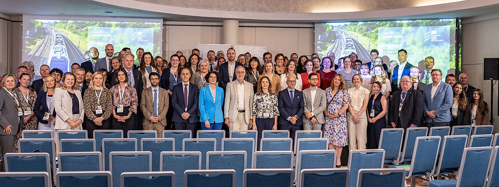 Zdjęcie grupowe uczestników konferencji