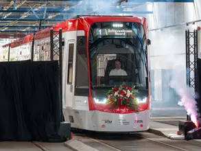 Holandia: Stadler TINA wjeżdża do Hagi. Tramwaje z polskiej fabryki zaprezentowane