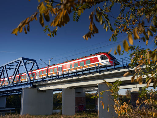 Jesienne podróżowanie z POLREGIO: W góry, nad morze i po zabytkach dzięki atrakcyjnym ofertom