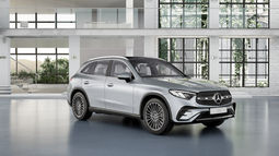 Mercedes-Benz GLC 300 4MATIC em vista externa com pacote AMG Line, rodas de 20 polegadas e design atualizado