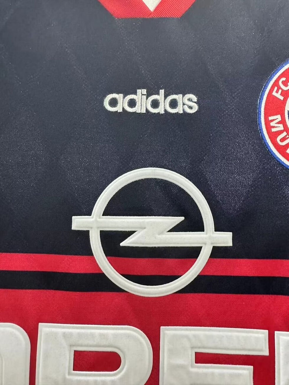 Thumbnail: Bayern Munich 1997-98 Home Shirt