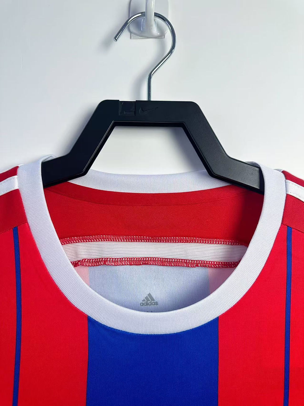 Thumbnail: Bayern Munich 2004-05 Home Shirt