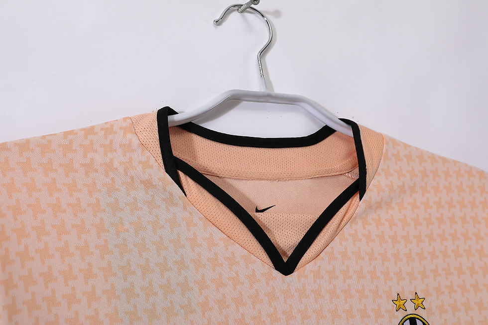 Thumbnail: Juventus 2003-04 Away Shirt