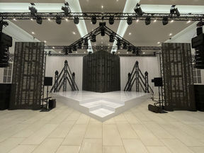 Белая сцена в Манеже кадетского корпуса