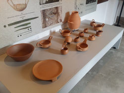 des copies des découvertes archéolog