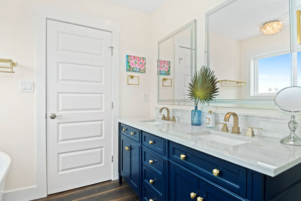 100 Robin Street_3rd Floor Master Bath.jpg